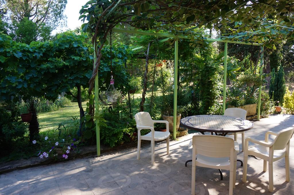 Villa La Marpierre Mondragon エクステリア 写真